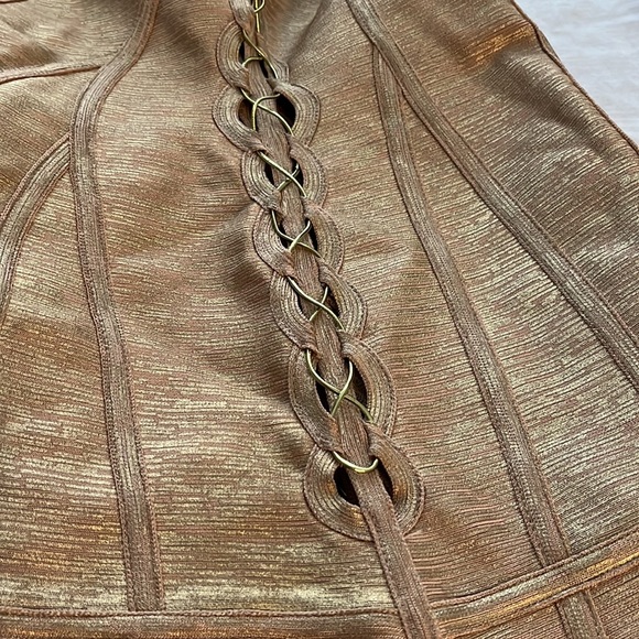 Gold and beautiful, form fitting - Picture 5 of 5